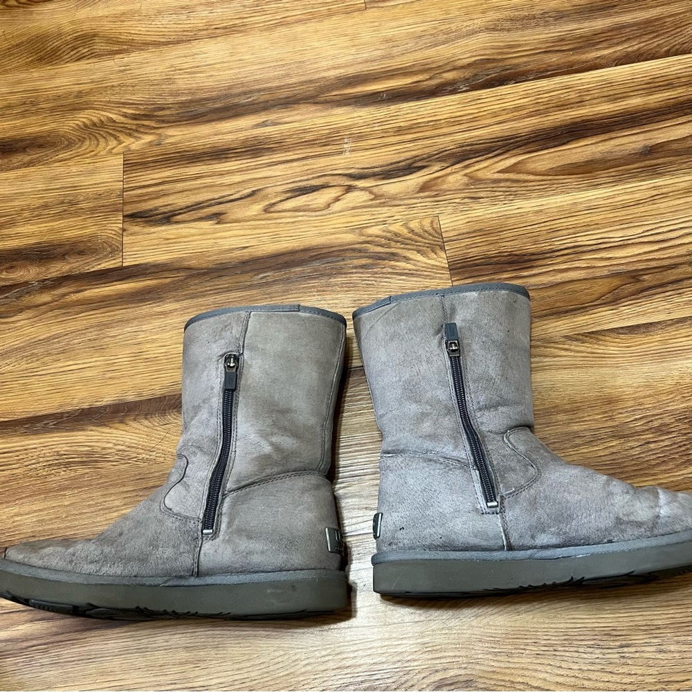 Ugg Boots Size 8 - Picture 5 of 7